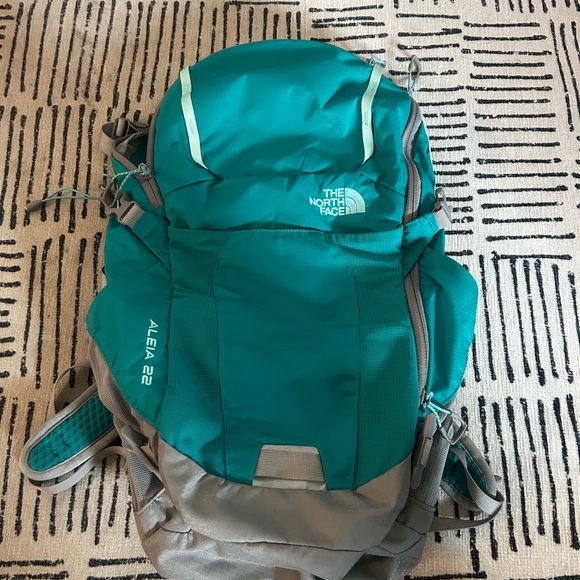 grey and turquoise north face backpack The Women's Borealis Backpack, TNF Black/TNF White the Womens The North Face Borealis Backpack will keep you organized and ready for anything. The North Face ® Fall